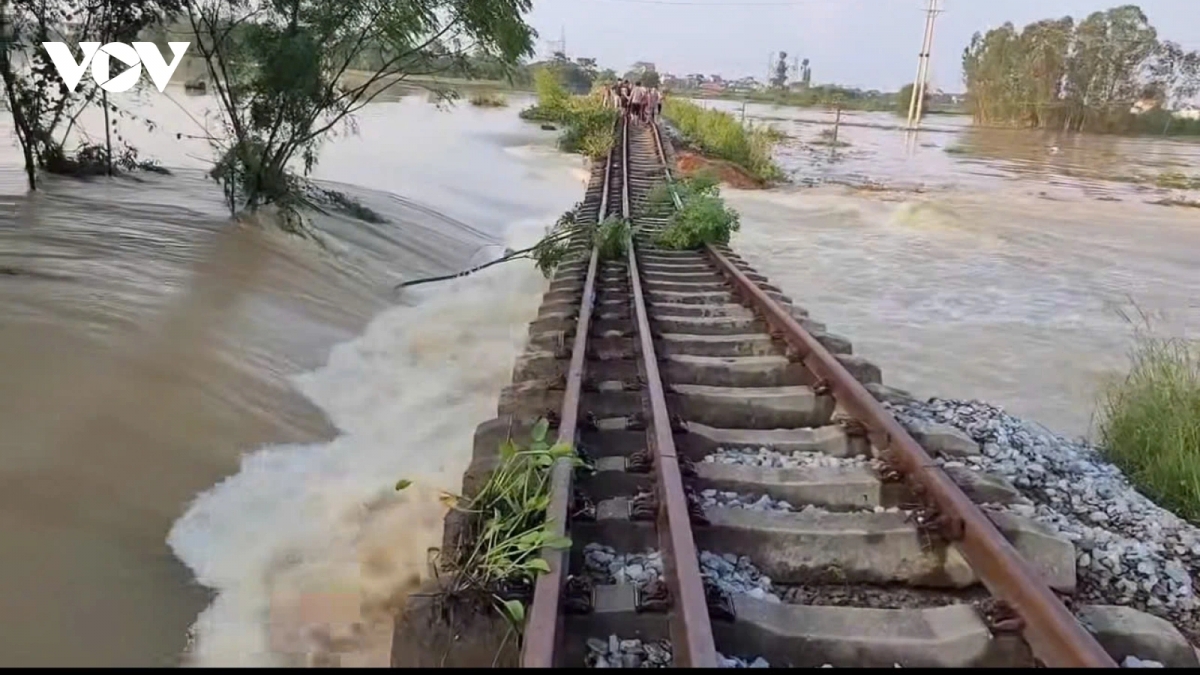 Floodwaters recede, 18 reported dead or missing in Northern Vietnam